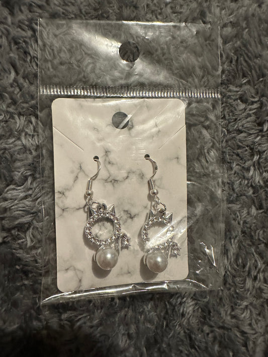 Pearl cat earrings