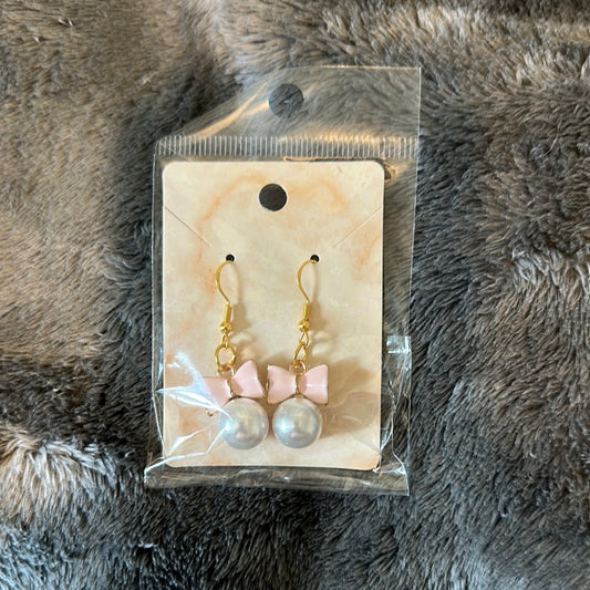 Pearl with bow earrings
