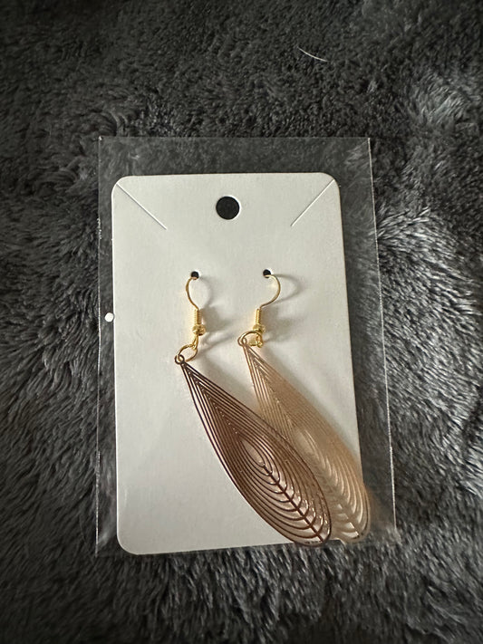 Elegant gold earrings